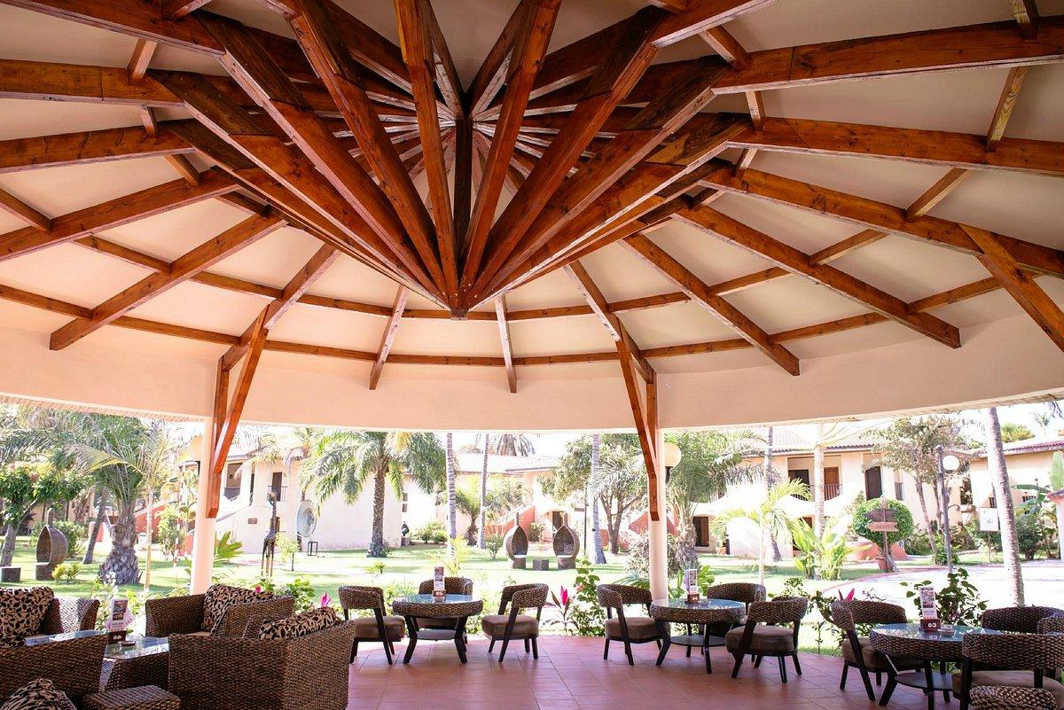 Ocean Bay Hotel & Resort Bakau Exterior photo