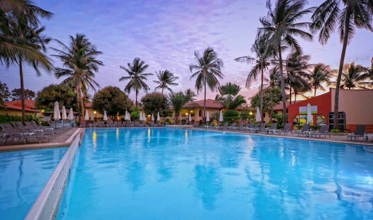 Ocean Bay Hotel & Resort Bakau Exterior photo